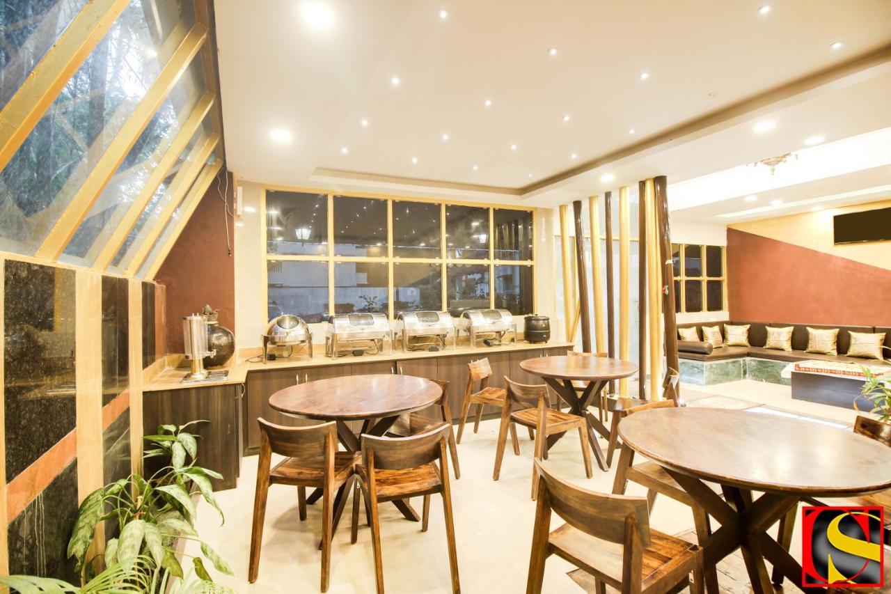 Candolim Sands Hotel Kültér fotó